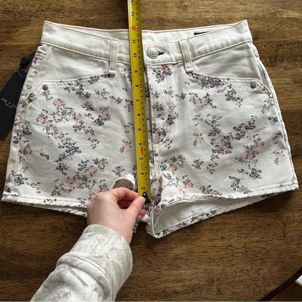 NWT RAG & BONE Ellie Micro Floral Off White Denim Shorts Size 26 $185 Retail - Picture 11 of 12
